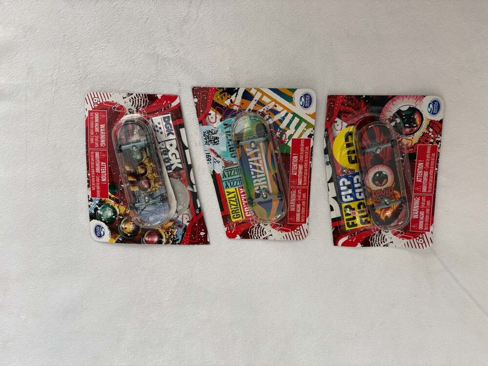 Tech Deck Steeze Series Fingerboard Assortment - Set of 3 (DGK, Grizzly, Flip)